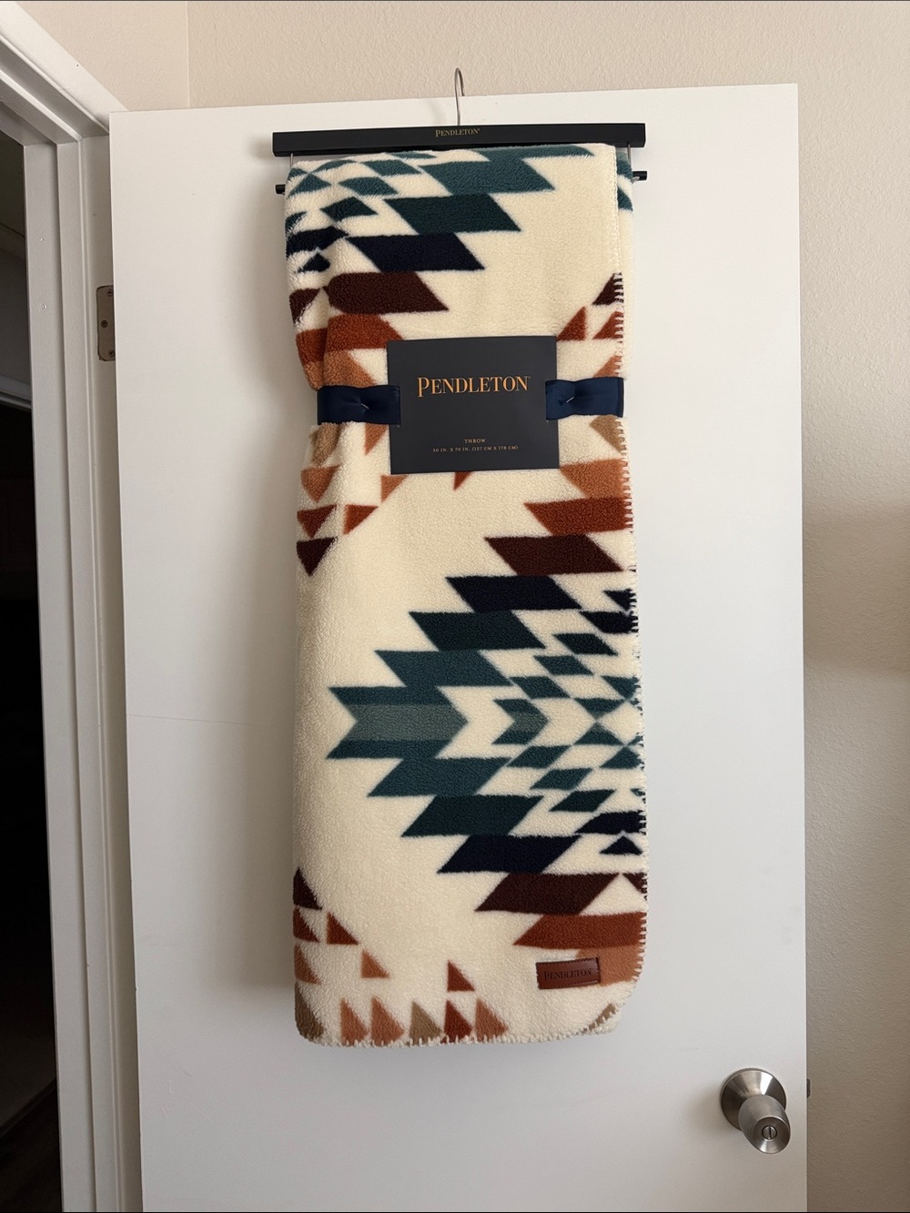 Pendleton Fleece Throw Blanket - Picture 2 of 5